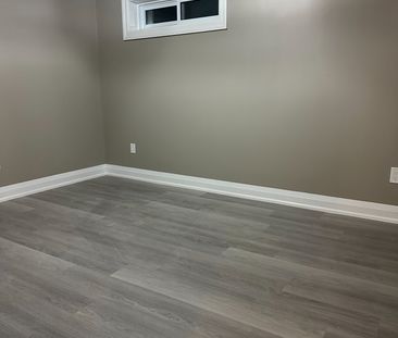 For Lease - 10 Suburban Drive, Mississauga, Ontario - Photo 4