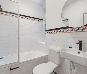 Stylish City One Bedroom Apartment - Photo 4