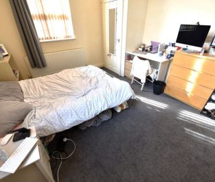 2 bedroom Flat in 14 Raglan Road, Leeds - Photo 4