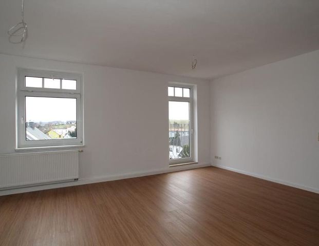 Schöne Wohnung mit großem Wohnzimmer... Bad mit Wanne und Dusche... - Photo 1