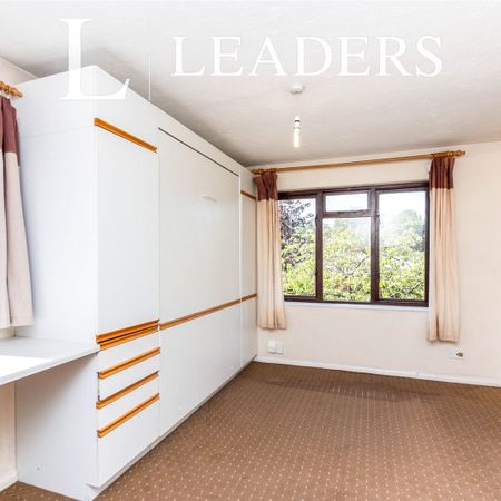 studio to rent Tintagel Way, Woking, GU22 - Photo 3