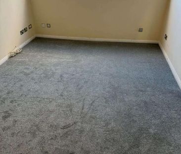 Ware, SG12 - Photo 6