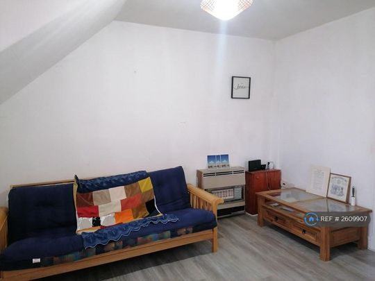 1 bedroom in a flat share to rent - Photo 1