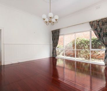 ADORABLE FREESTANDING 2 BEDROOM HOUSE IN A PREMIUM LOCATION - Photo 2