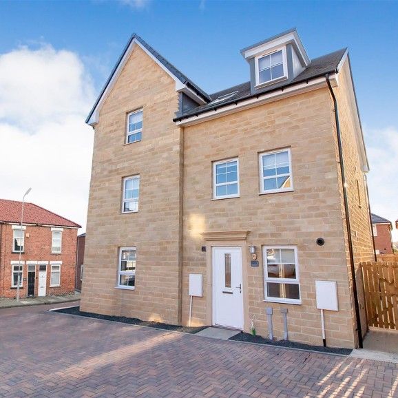 3 Bedroom House - Townhouse - Photo 1