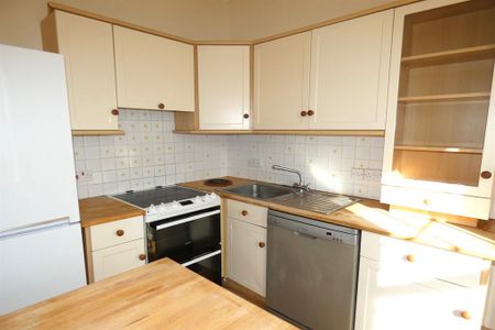 2 bedroom flat to rent - Photo 4