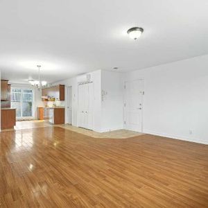 TRÈS GRAND APPARTEMENT 5 1/2 DE +- 1365 PI.CA AVEC THERMOPOMPE À LOUER À SAINT-RÉMI DÈS MAINTENANT! - Photo 2