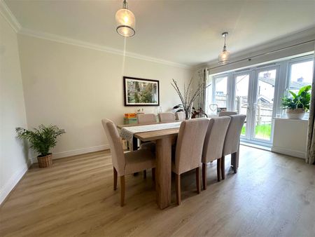 Courtlands Drive, Watford - Photo 3