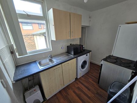 Studio Flat, Sheil Road, L6 - Photo 4