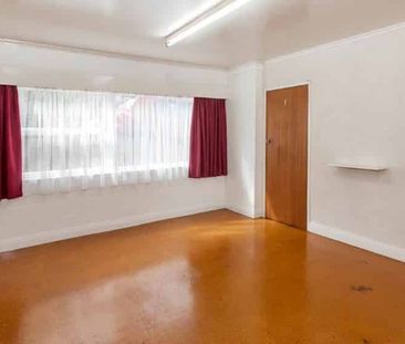 One Bedroom on Queenstown Road! - Photo 5