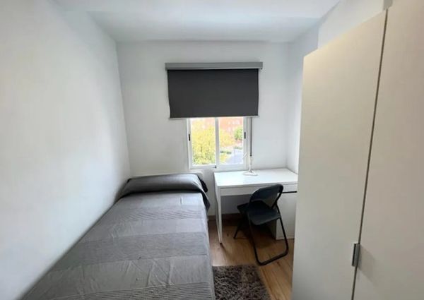 Calle León, Getafe, Community of Madrid 28903