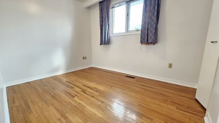 For Lease - 214 Fairglen Avenue Unit# Upper, Toronto, Ontario - Photo 4