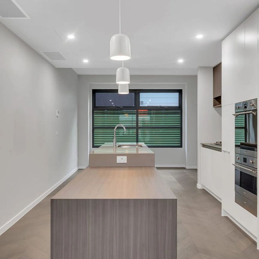Welcome to 7B Nelson Place - A stunning contemporary residence that captures the relaxed elegance of Bayside living. Available 24/11/2025. - Photo 1