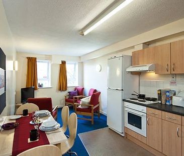 1 Bed - Tumbling Hill Street, University, Bd7 - Photo 2