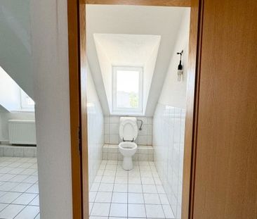 Gemütliche 2-Raum Dachgeschoss-Wohnung mit Dachterrasse direkt im Z... - Photo 2