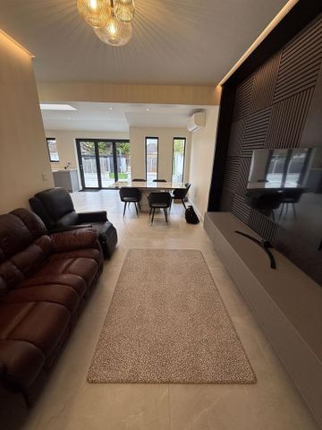 4 bedroom semi-detached house to rent - Photo 2