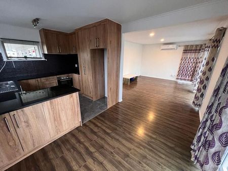 Large family home-Top schools,views,beach and bus - Photo 2