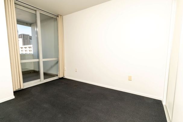 Sunny One Bedroom Apartment with Large Balcony - Photo 1