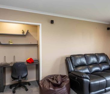 Executive 3 Bedroom Family Home in Wigram! - Photo 5