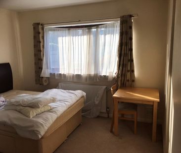 2 Bed Flat, Meers Court, SW20 - Photo 5