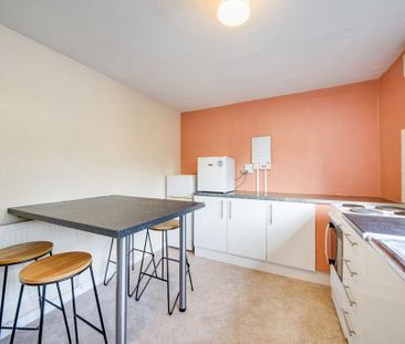 3 bedroom flat to rent - Photo 5