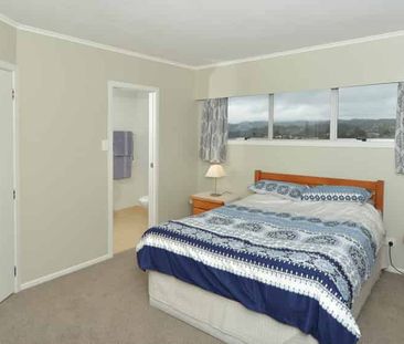 Large Family Home on Eden Terrace - Photo 3
