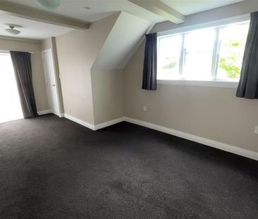 Comfortable and warm 4 bedroom home - Photo 2