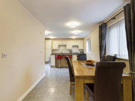 5 bedroom detached house to rent - Photo 2