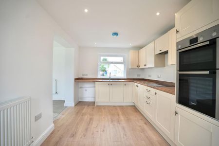 3 bedroom detached bungalow to rent - Photo 3
