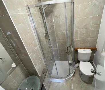 1 bedroom in a flat share to rent - Photo 1