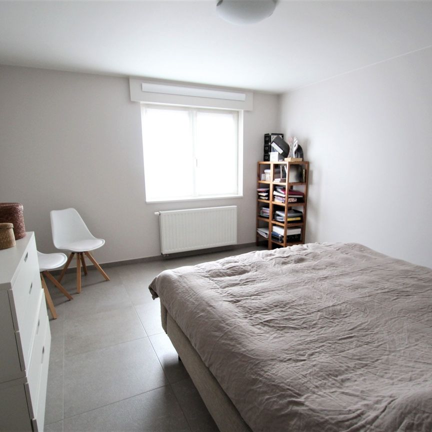 Moderne halfopen woning met garage - Foto 1