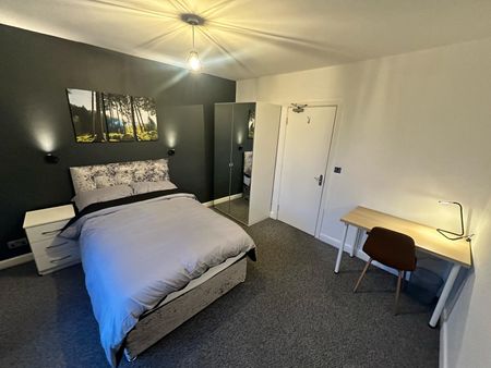 Newly Refurbed modern Home for Working Professionals Room 5 - Photo 4