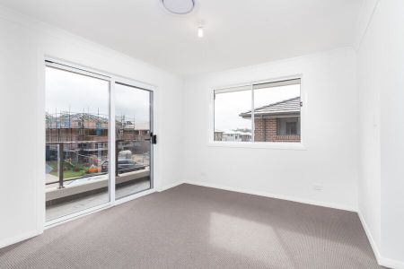 Modern Double-Storey Family Home in Prime Location - Available Now! - Photo 5