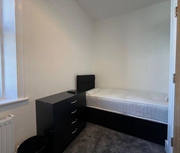 1 bedroom in a flat share to rent - Photo 5