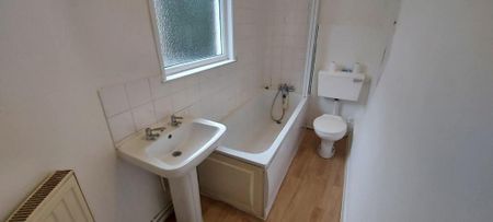 3 bedroom flat to rent - Photo 5