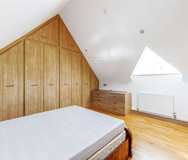 Immaculate five bedroom home, superbly located in Brentford. - Photo 2