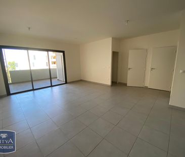 Location Appartement 3 pièces 74m² ST DENIS 97400 - Photo 2