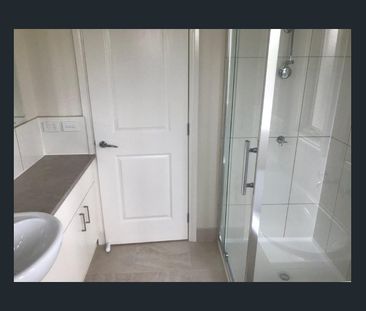 Stylish and Modern Townhouse in Clayton - Photo 3