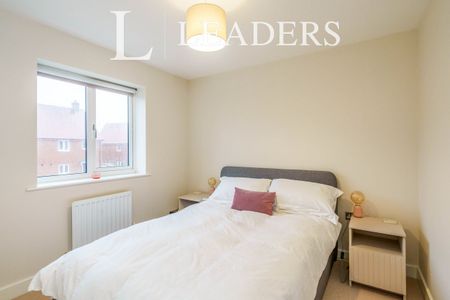 3 bedroom house to rent Piper Way, West Broyle, Chichester, PO19 - Photo 3