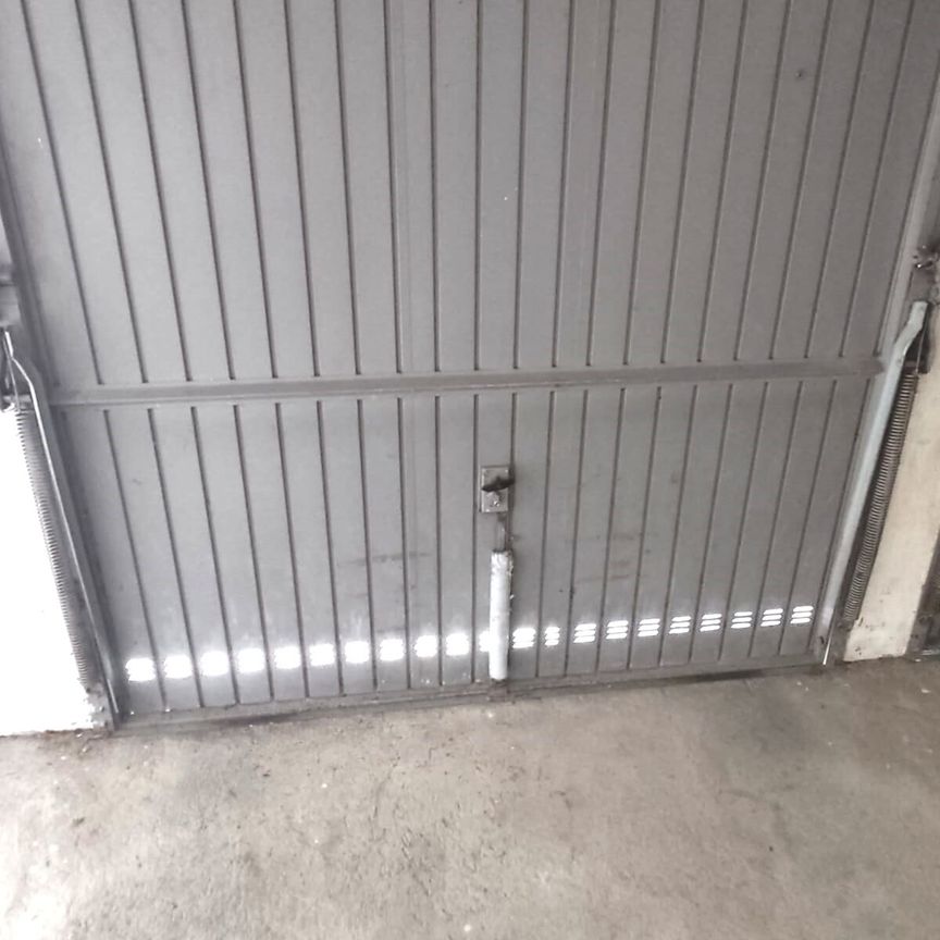 Sehr gut geschnittene Zweizimmer-Wohnung mit Balkon und Garagenplatz - Zentrale, ruhige Lage - Foto 1