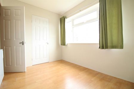 1 Bedroom Studio - Purpose Built To Let - Photo 4