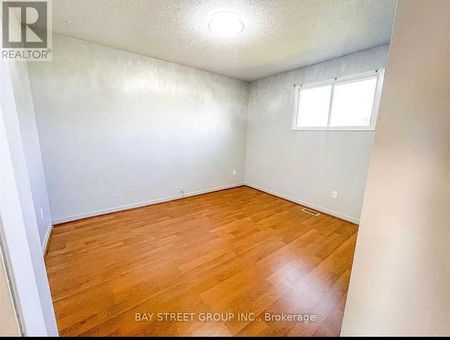 For Lease - 882 Southdown Drive, Oshawa, Ontario - Photo 5