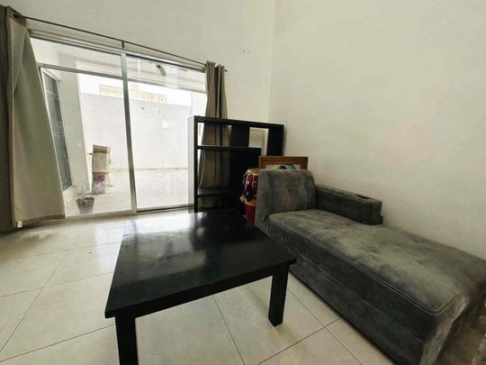 Casa semi-amueblada, con recámara en Planta Baja, con portón eléctrico. - Foto 1