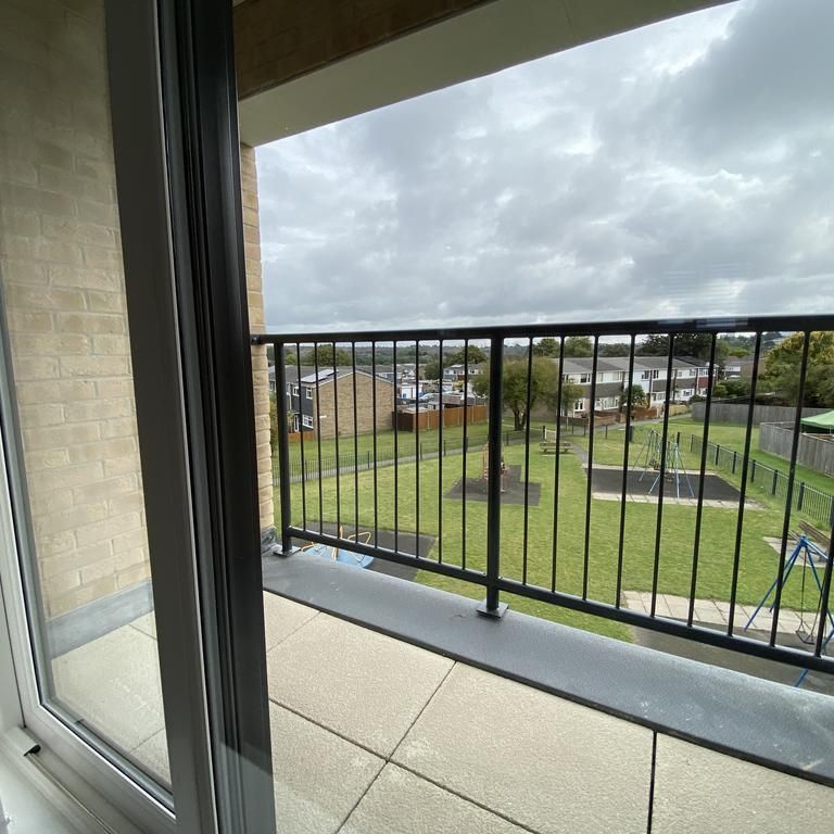 1 bedroom block of apartments to rent - Photo 1