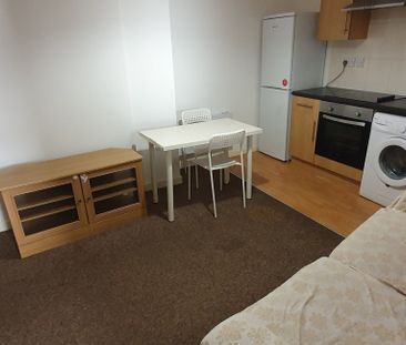 Flat 3, 1 West Luton Place, Adamsdown, Cardiff, CF24 0EW - Photo 4