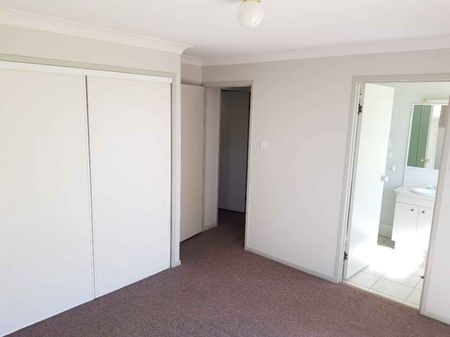BURPENGARY - CLOSE & EASY - Photo 4