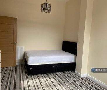 1 bedroom in a house share to rent - Photo 3