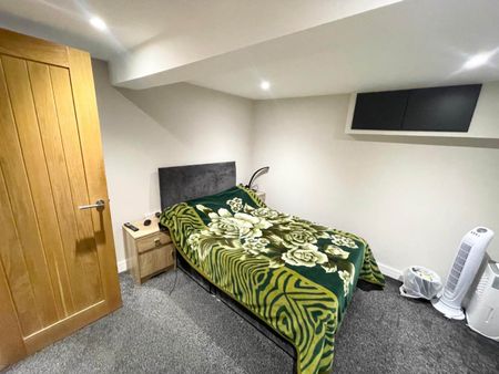 Raincliffe Grove, East End Park, Leeds - Photo 2