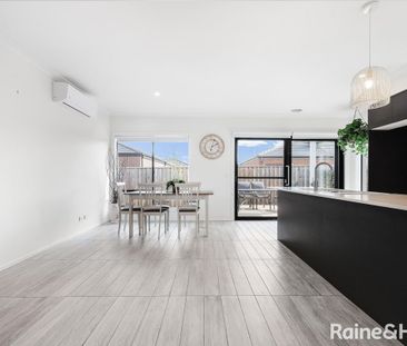 Modern Family Home - Photo 3