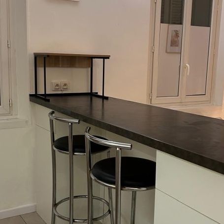 Location Appartement P2 rénové(e) Marseille 5ème - Photo 1